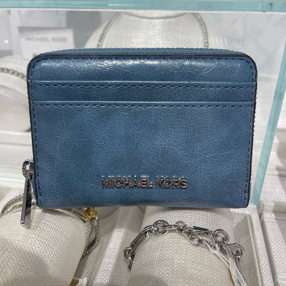 MICHAEL KORS Jet Set Medium Distressed Zip Around Card Case
Cornflower 
NWT